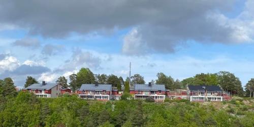 48 meter sidemontert rekkverk montert hos Kirkefjell Borettslag i Arendal. Takk til Terna Bygg AS for oppdraget.